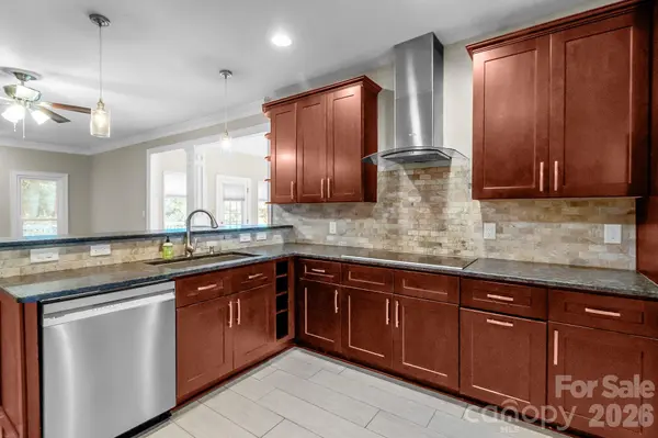 6009 Coaching Inn CT, Charlotte, NC 28270