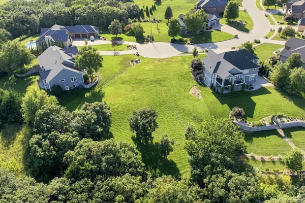4404 Grande Bluffs LN, Manhattan, KS 66503