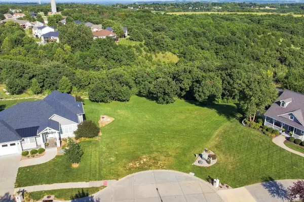 4404 Grande Bluffs LN, Manhattan, KS 66503