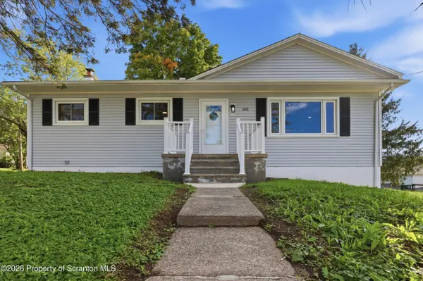 102 Division ST, Greenfield Twp, PA 18407