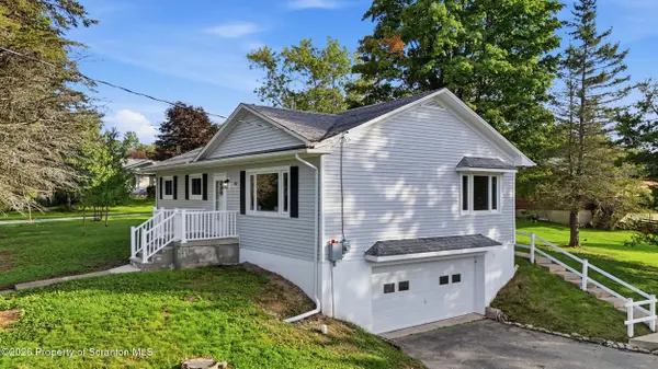 102 Division ST, Greenfield Twp, PA 18407