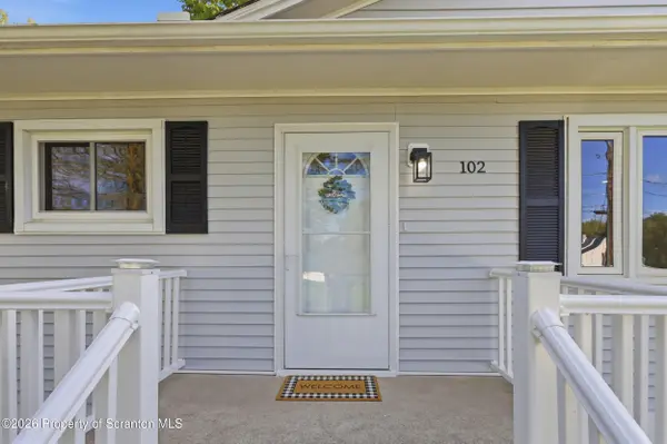 102 Division ST, Greenfield Twp, PA 18407
