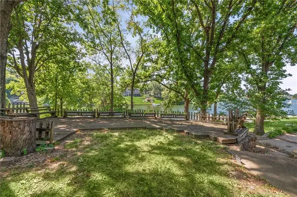 9609 NW 77th TER, Weatherby Lake, MO 64152