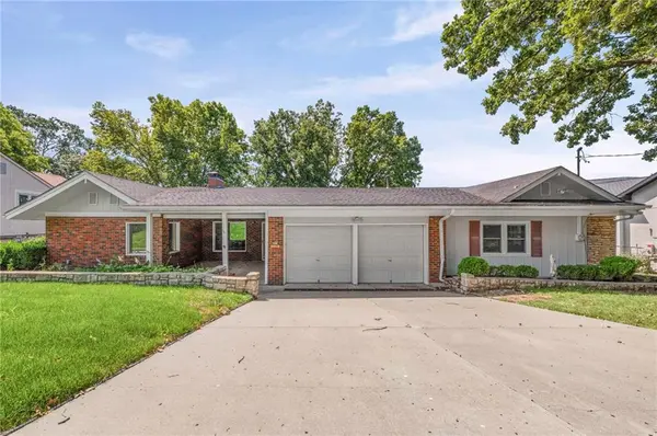 9609 NW 77th TER, Weatherby Lake, MO 64152