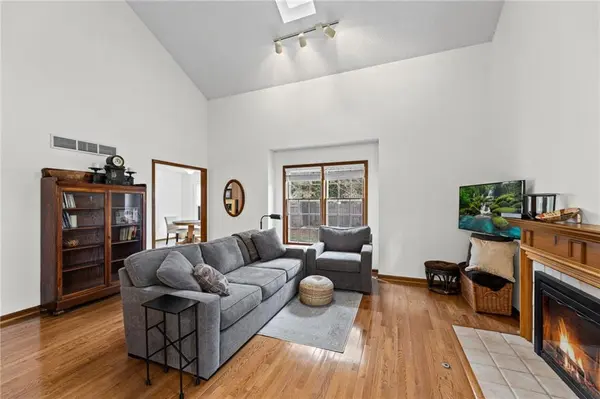 11900 Grandview ST, Overland Park, KS 66213