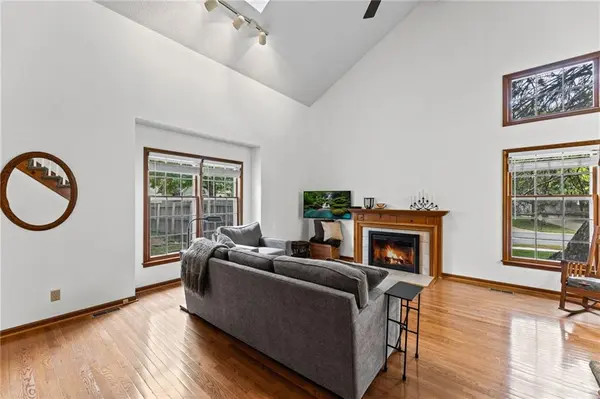 11900 Grandview ST, Overland Park, KS 66213