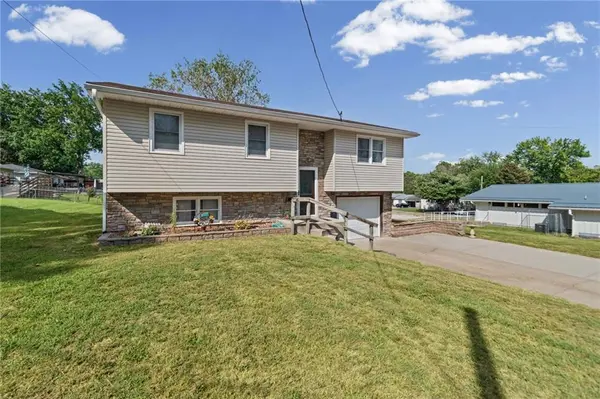 408 W 10TH ST, Carrollton, MO 64633
