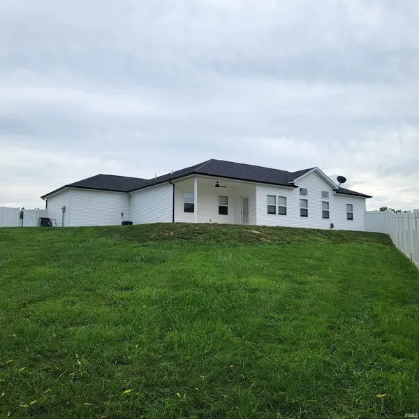 803 S Willow CV, South Whitley, IN 46787