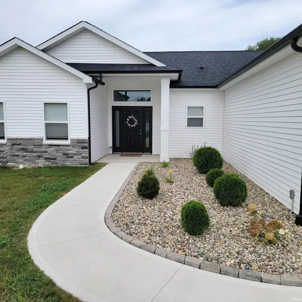 803 S Willow CV, South Whitley, IN 46787