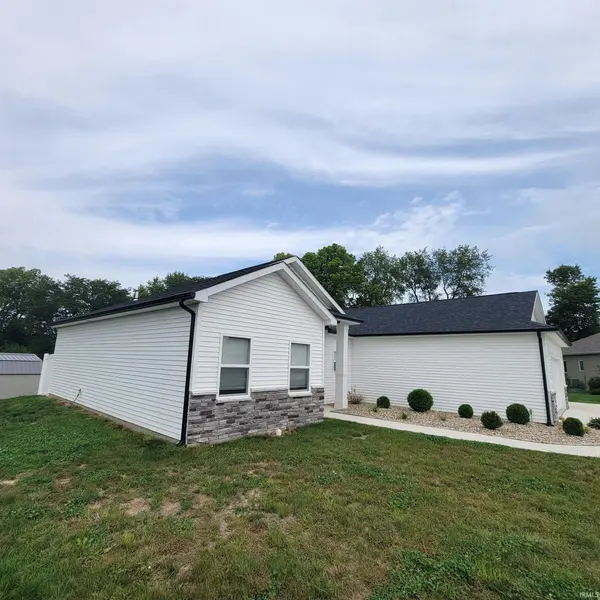 803 S Willow CV, South Whitley, IN 46787