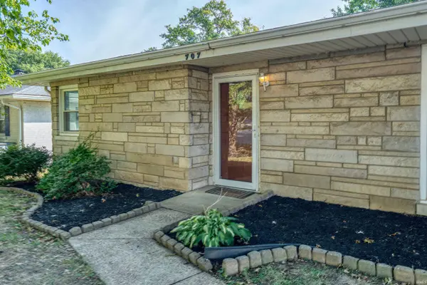 707 Wessel LN, Evansville, IN 47712