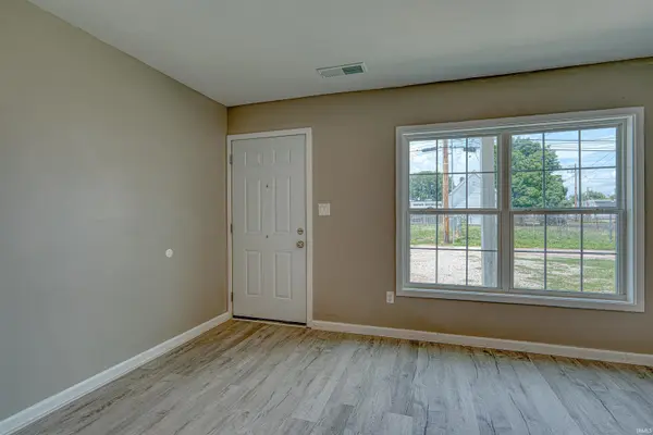 1404 Oakley ST, Evansville, IN 47710