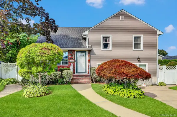948 Simon PL, Wantagh, NY 11793