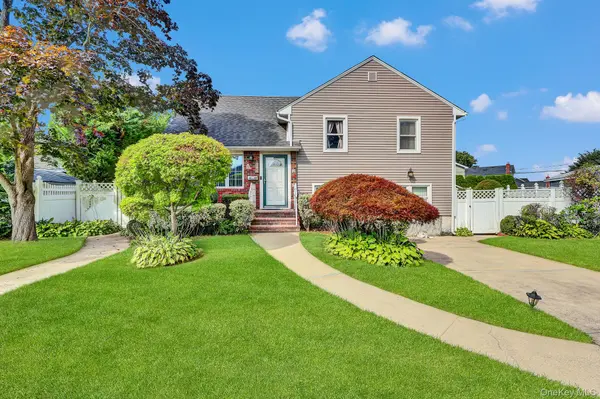 948 Simon PL, Wantagh, NY 11793
