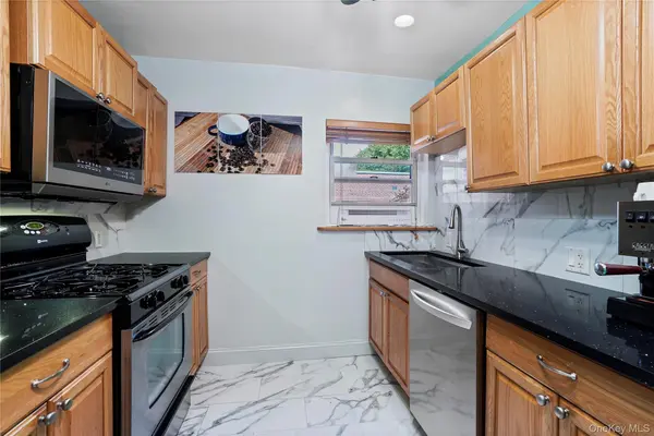 330 S Broadway #D11, Tarrytown, NY 10591