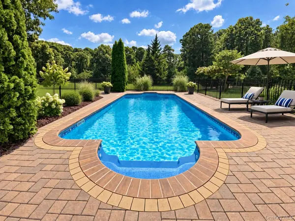 32 Pine ST, Selden, NY 11784