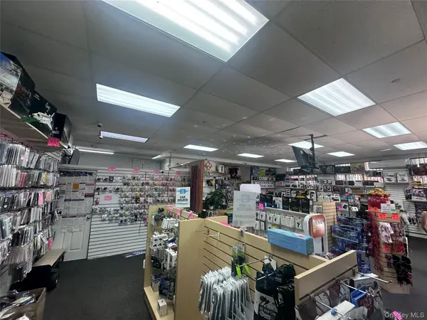 107-22 37 DR, Corona, NY 11368