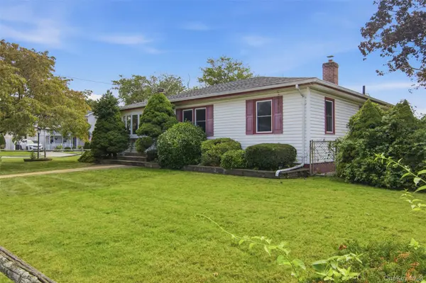 439 9th ST, West Babylon, NY 11704