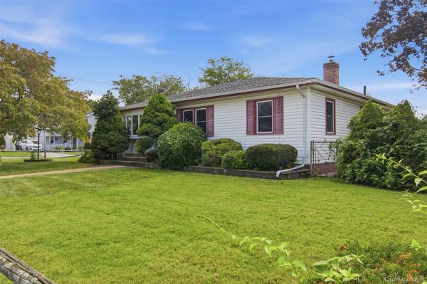 439 9th ST, West Babylon, NY 11704