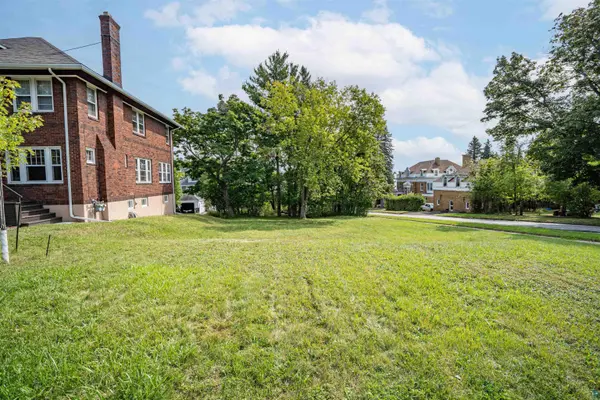 200X E 3rd St, Duluth, MN 55805