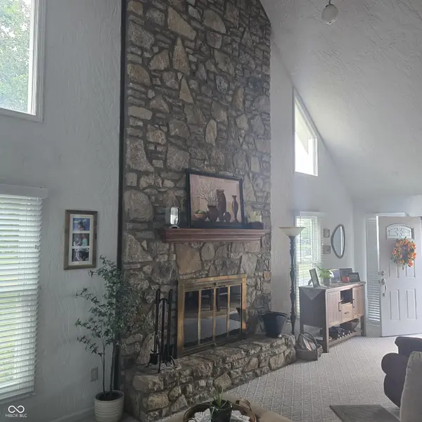 7022 W Ivy LN, New Palestine, IN 46163