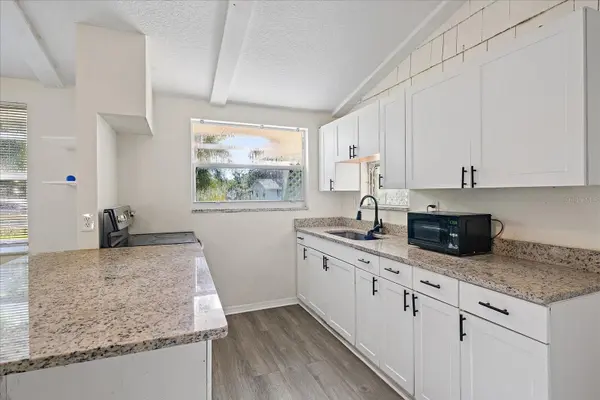 403 PINEWOOD AVE, Nokomis, FL 34275