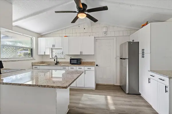 403 PINEWOOD AVE, Nokomis, FL 34275