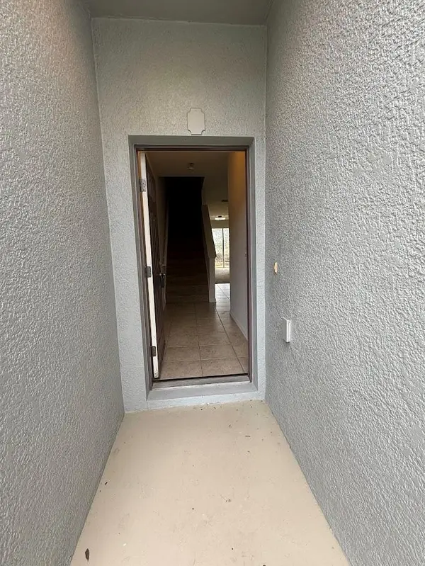 4976 WHITE SANDERLING CT, Tampa, FL 33619