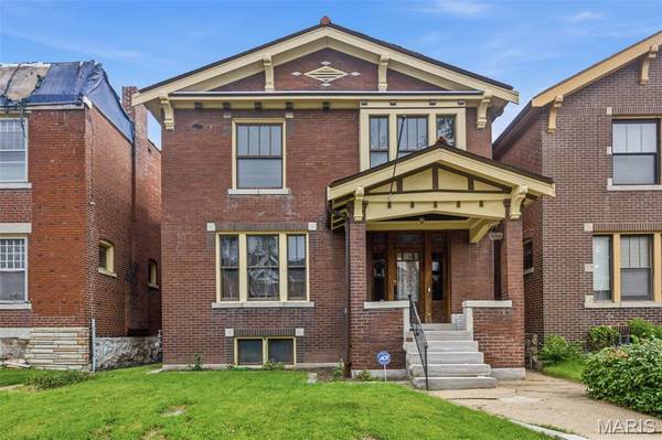5911 Degiverville AVE, St Louis, MO 63112