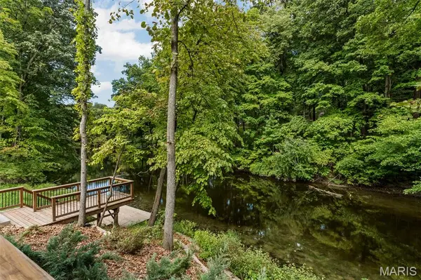 35 Arrowhead Estates CT, Chesterfield, MO 63017