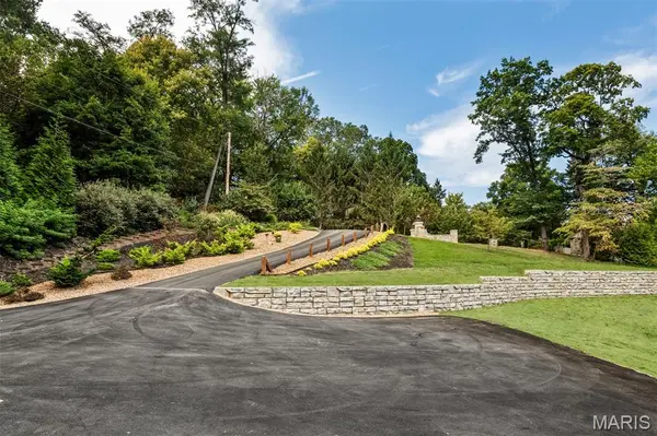 35 Arrowhead Estates CT, Chesterfield, MO 63017