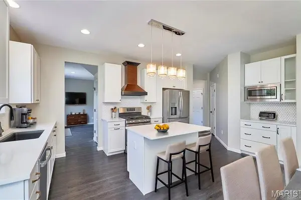526 Golden Leaf CT, Lake St Louis, MO 63367