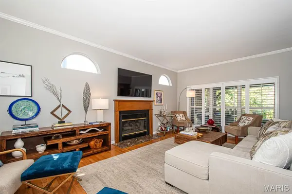 4147 Westminster PL, St Louis, MO 63108