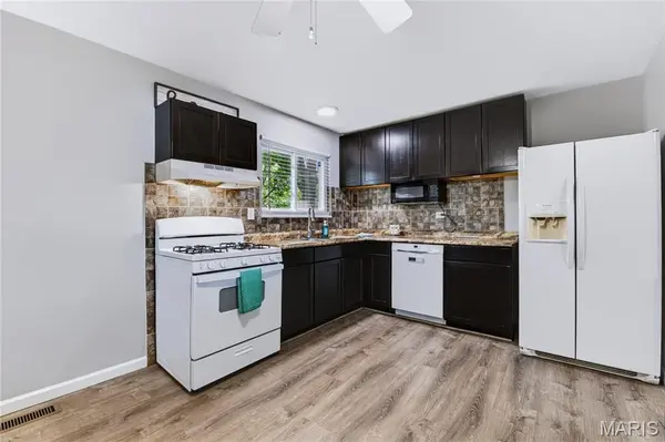 3263 Ipswich LN, St Charles, MO 63301