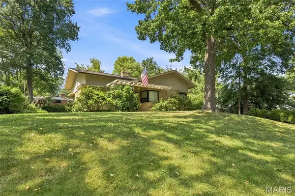 23 Devon RD, Glendale, MO 63122