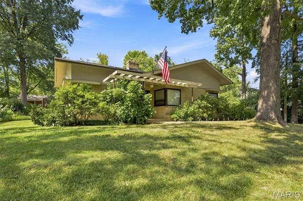 23 Devon RD, Glendale, MO 63122