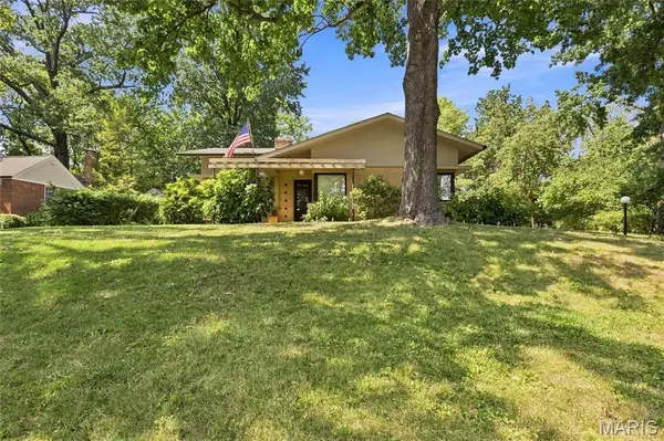 23 Devon RD, Glendale, MO 63122