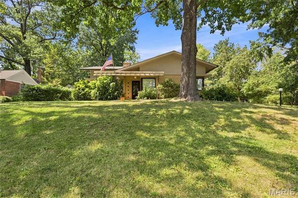 23 Devon RD, Glendale, MO 63122