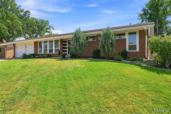 2830 Flintwood DR, St Louis, MO 63129