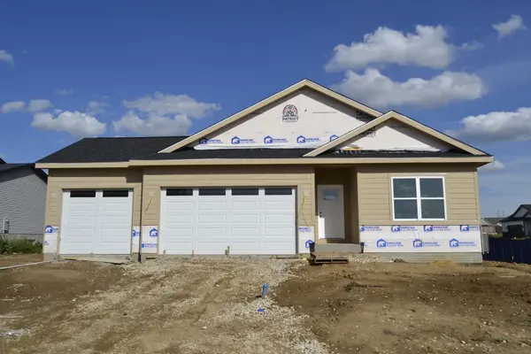 6107 Belle CT, Davenport, IA 52807