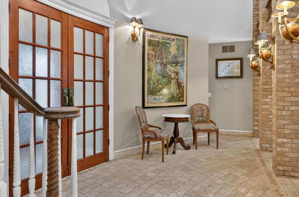6116 S Brainard AVE, La Grange Highlands, IL 60525
