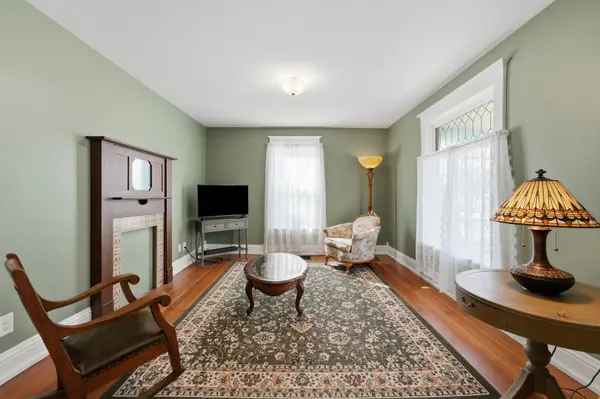 315 Forest AVE, Woodstock, IL 60098