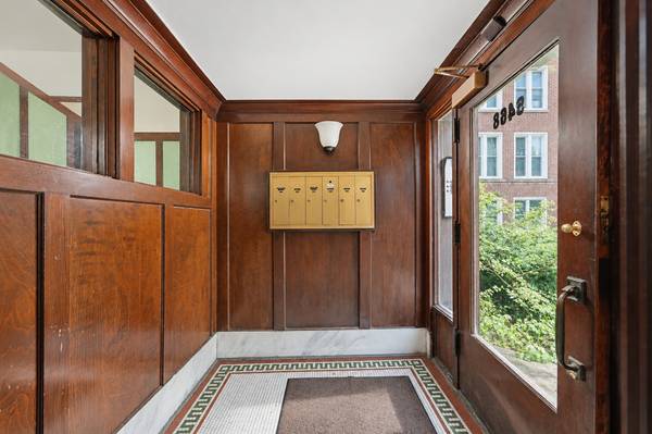 5468 S Woodlawn AVE #2E, Chicago, IL 60615