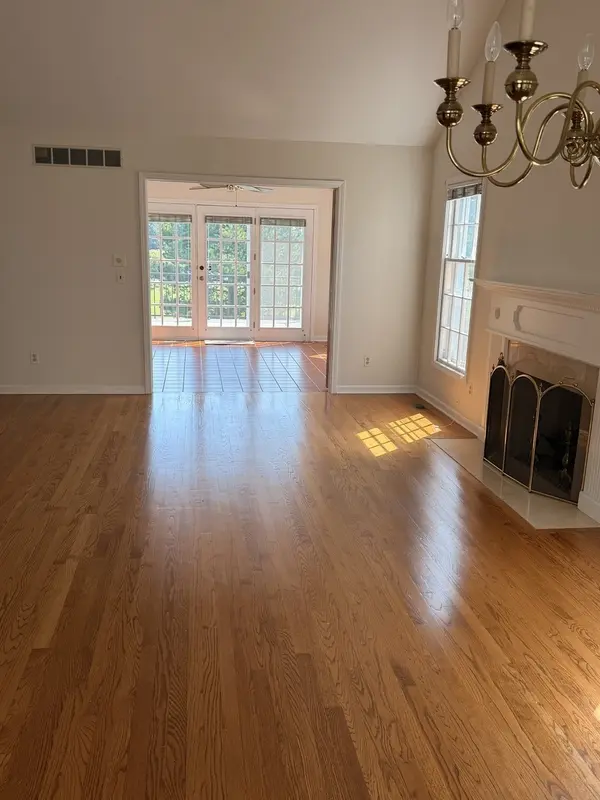 1383 Miller RD, Geneva, IL 60134
