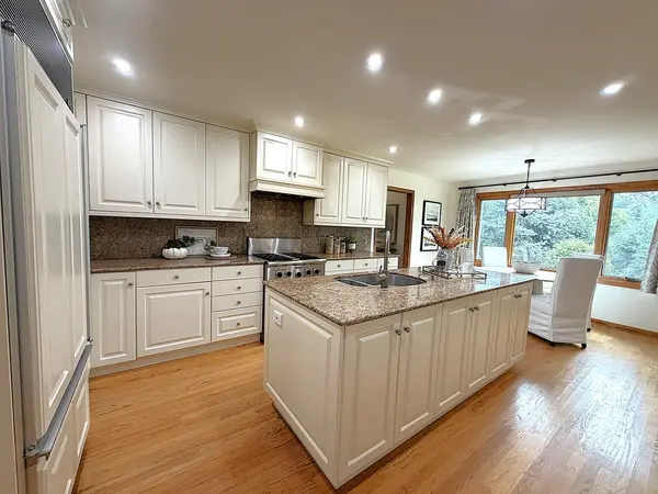 2S015 Ironwood LN, Wheaton, IL 60189