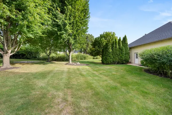 384 Valley WAY, Burlington, IL 60109