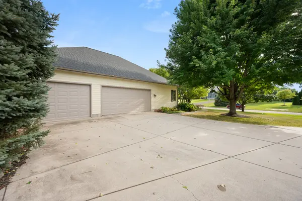 384 Valley WAY, Burlington, IL 60109