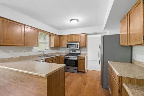 283 Meadowview LN, Aurora, IL 60502