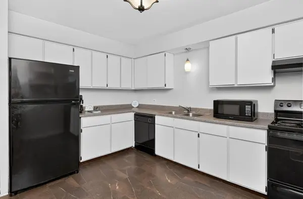 2411 Ogden AVE #11, Downers Grove, IL 60515