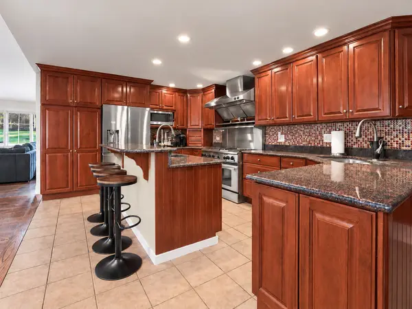 215 58th ST, Clarendon Hills, IL 60514